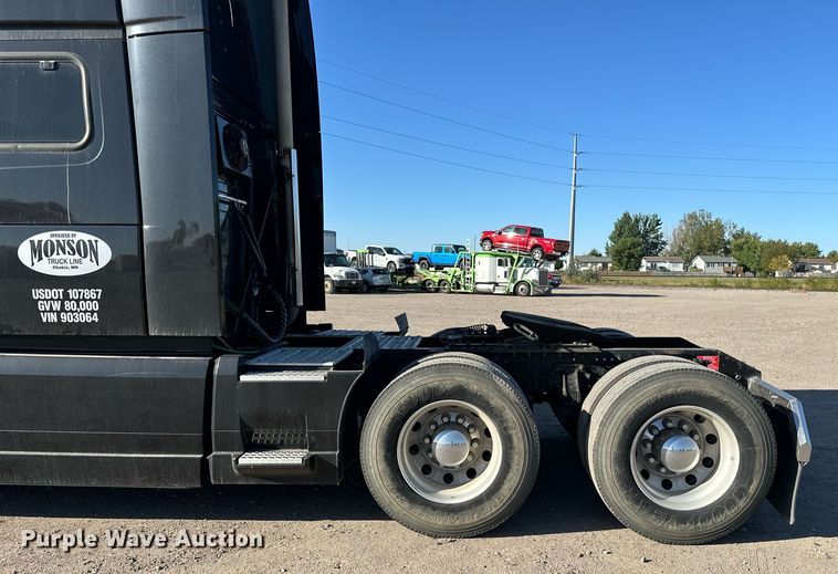 image for item LR9491 2019 Volvo VNL860 semi truck