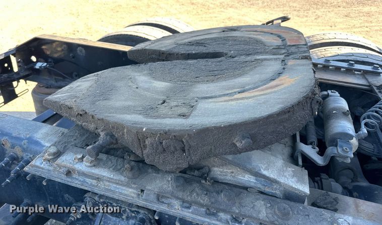 image for item LR9491 2019 Volvo VNL860 semi truck