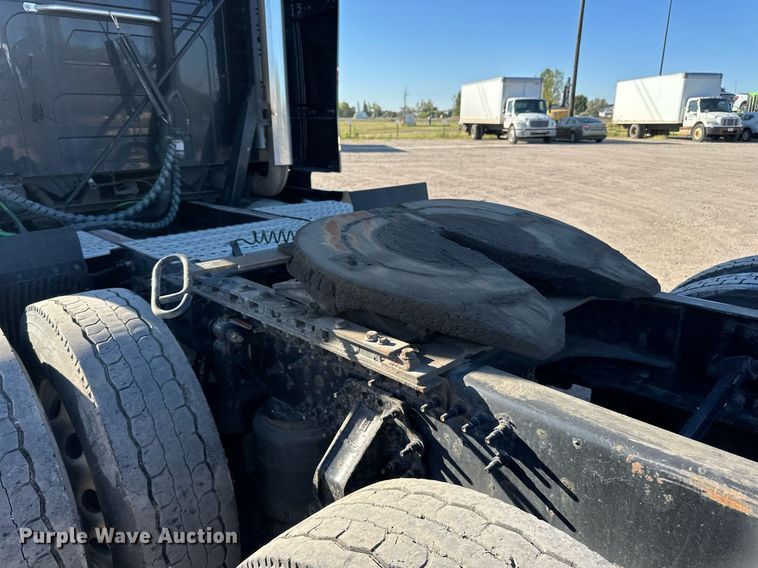 image for item LR9491 2019 Volvo VNL860 semi truck