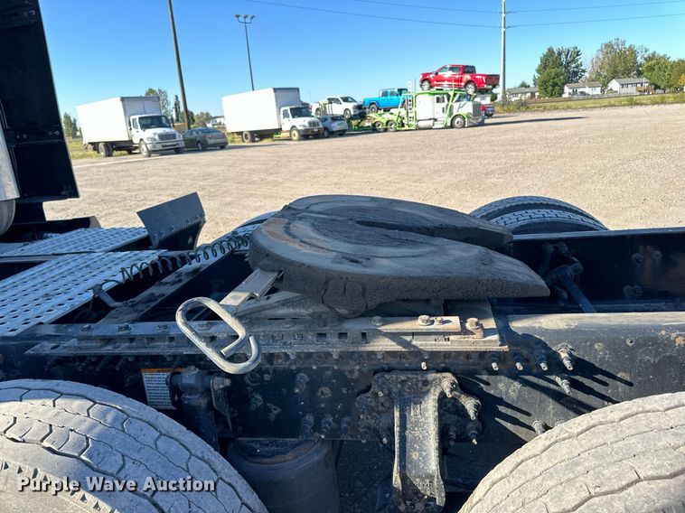 image for item LR9491 2019 Volvo VNL860 semi truck