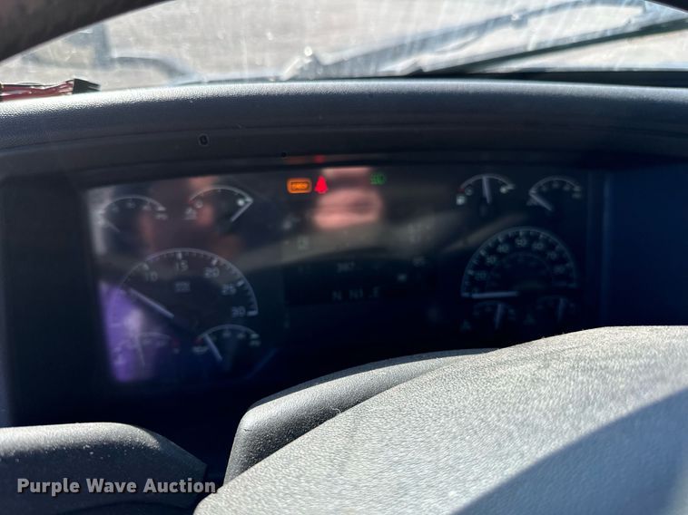 image for item LR9491 2019 Volvo VNL860 semi truck