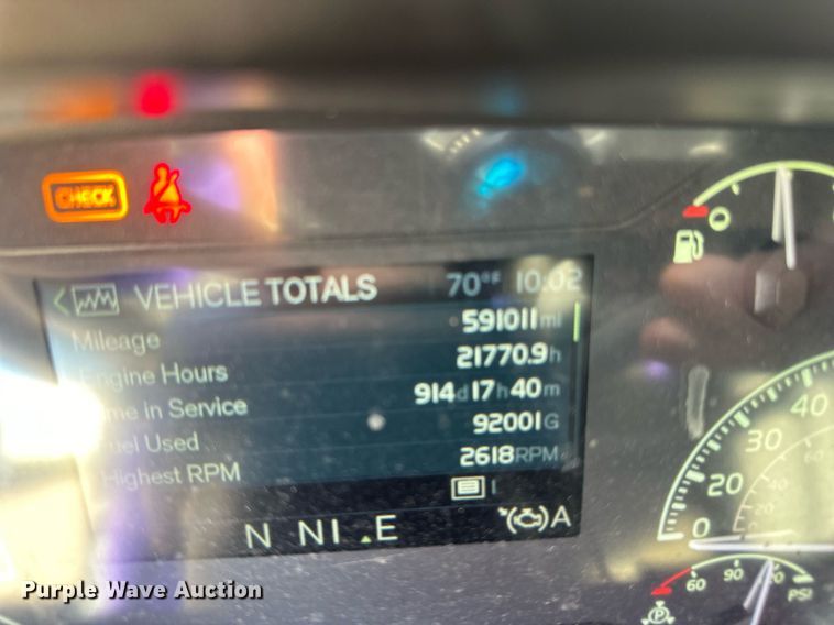 image for item LR9491 2019 Volvo VNL860 semi truck