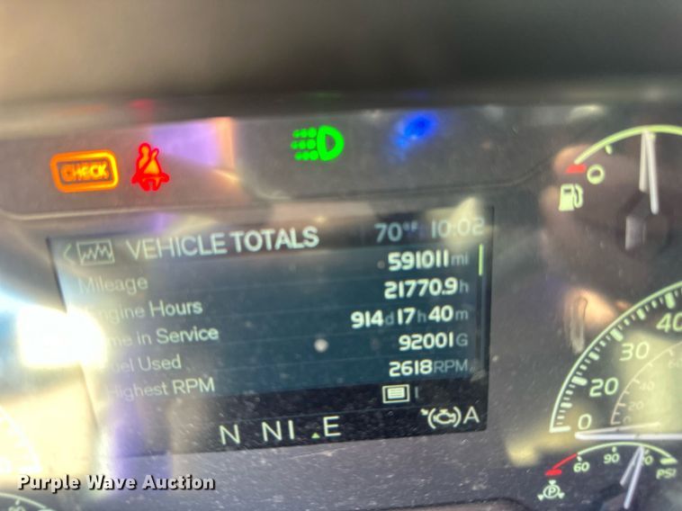 image for item LR9491 2019 Volvo VNL860 semi truck