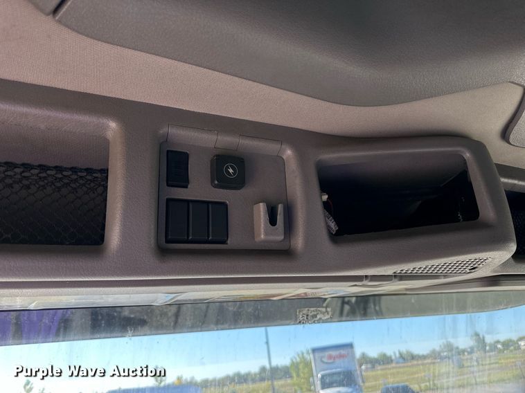 image for item LR9491 2019 Volvo VNL860 semi truck