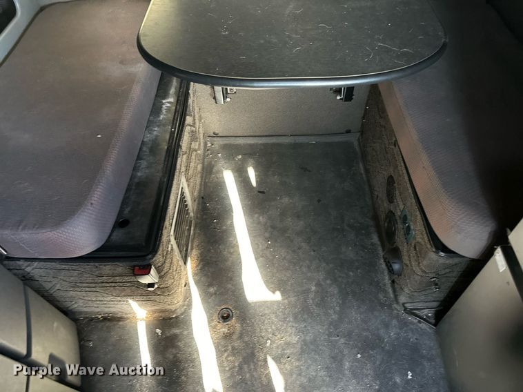 image for item LR9491 2019 Volvo VNL860 semi truck