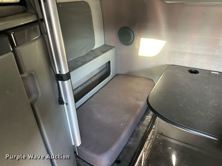 image for item LR9491 2019 Volvo VNL860 semi truck