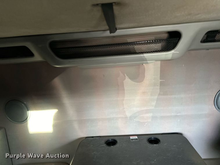 image for item LR9491 2019 Volvo VNL860 semi truck