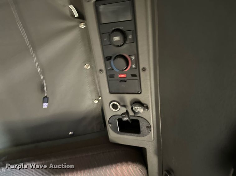 image for item LR9491 2019 Volvo VNL860 semi truck