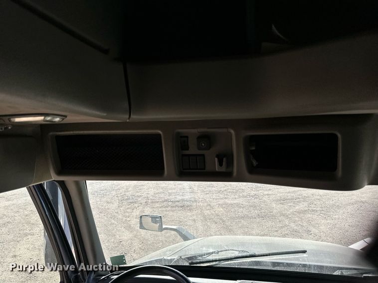 image for item LR9491 2019 Volvo VNL860 semi truck