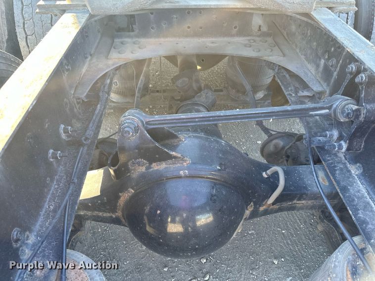 image for item LR9491 2019 Volvo VNL860 semi truck