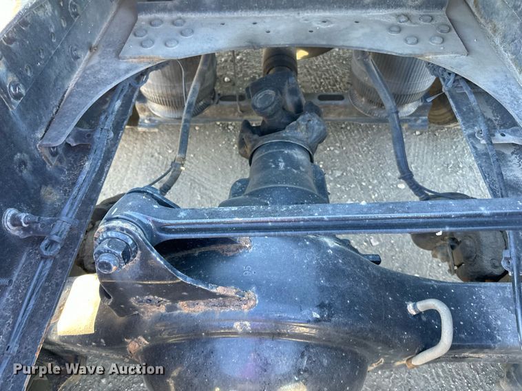 image for item LR9491 2019 Volvo VNL860 semi truck