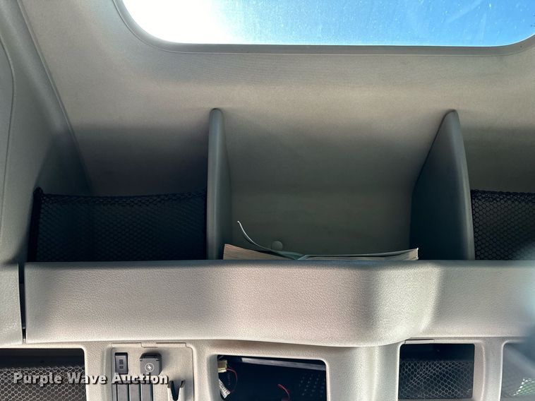 image for item LR9491 2019 Volvo VNL860 semi truck