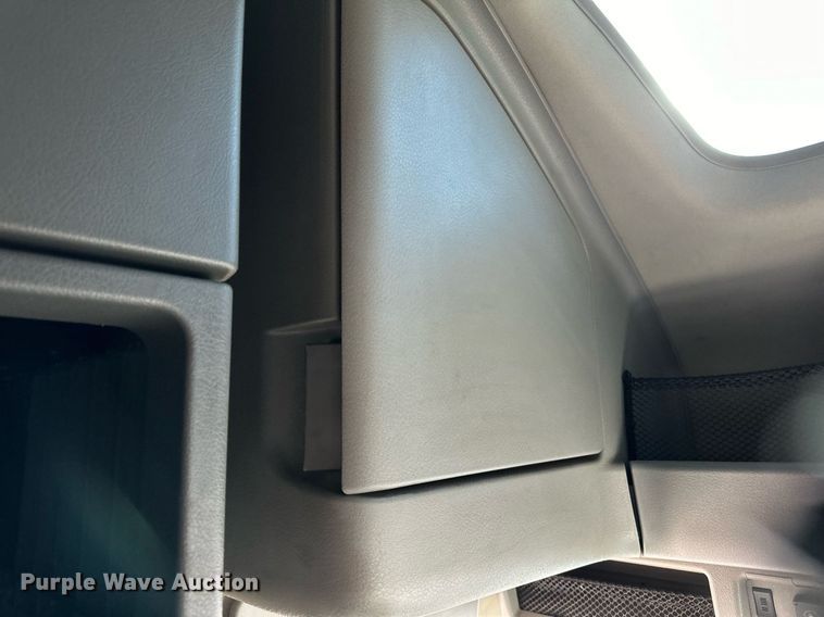 image for item LR9491 2019 Volvo VNL860 semi truck