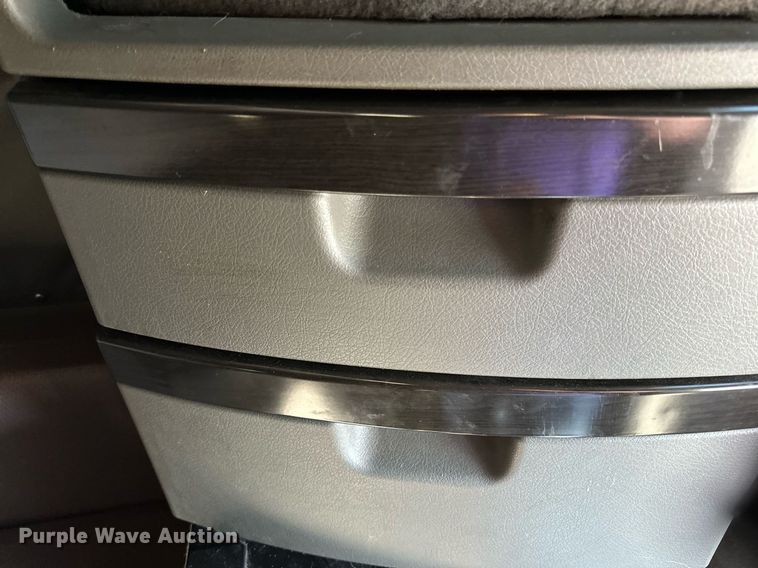 image for item LR9491 2019 Volvo VNL860 semi truck