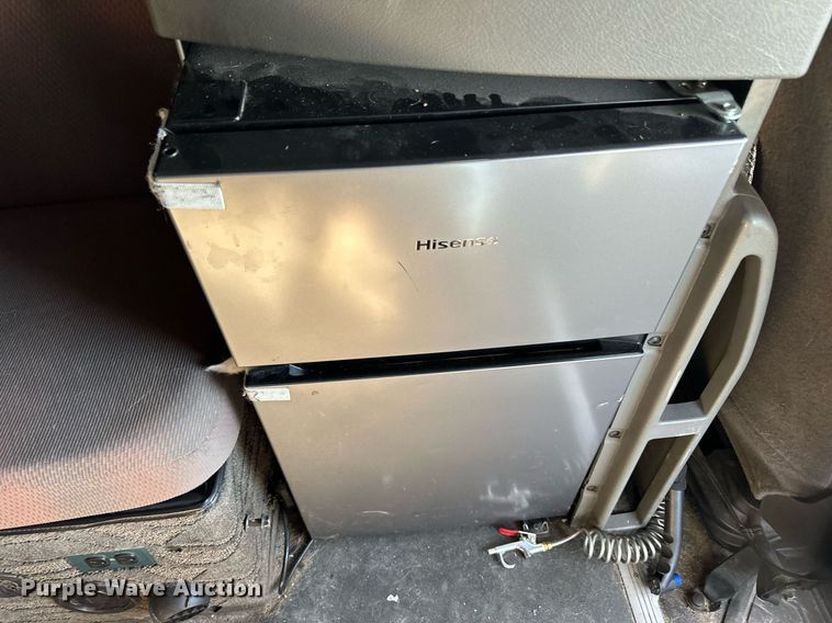 image for item LR9491 2019 Volvo VNL860 semi truck