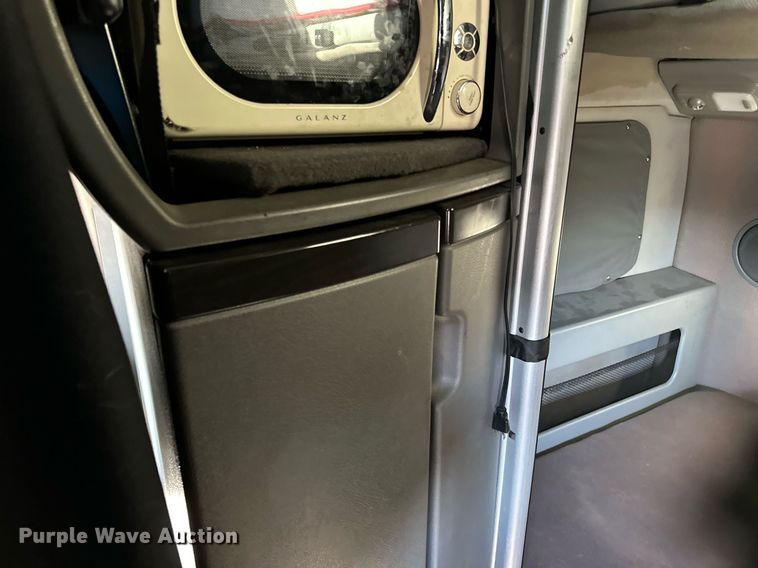 image for item LR9491 2019 Volvo VNL860 semi truck