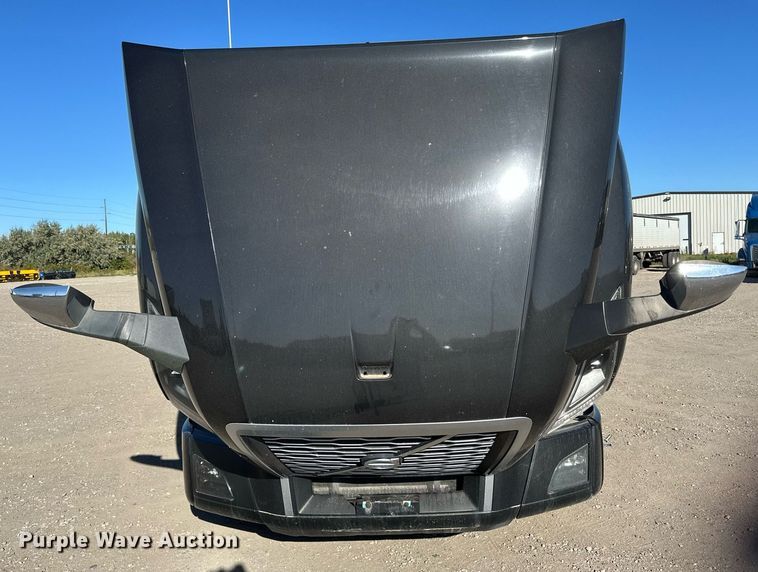 image for item LR9491 2019 Volvo VNL860 semi truck