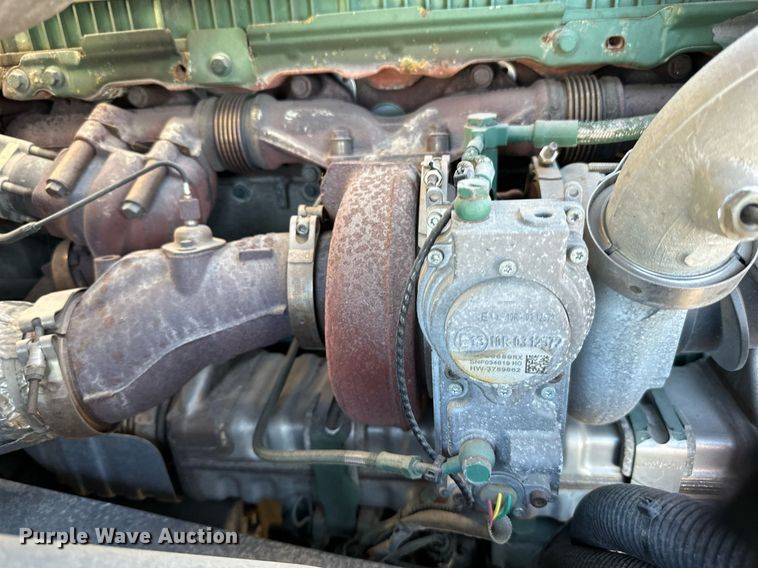 image for item LR9491 2019 Volvo VNL860 semi truck