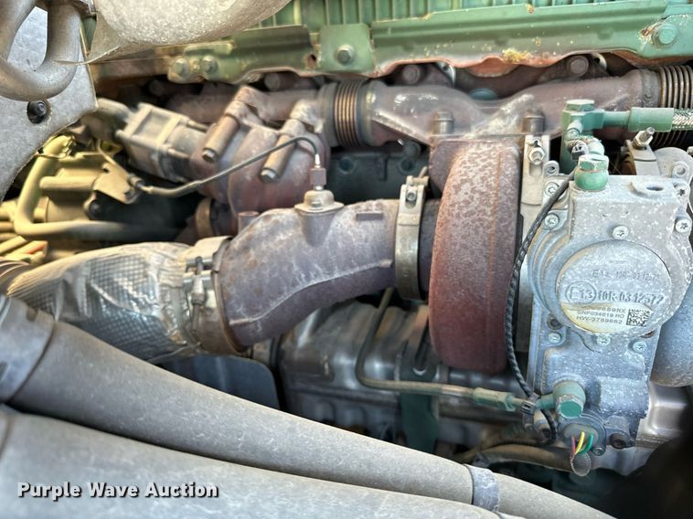 image for item LR9491 2019 Volvo VNL860 semi truck