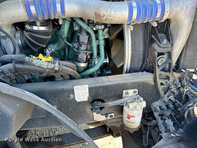 image for item LR9491 2019 Volvo VNL860 semi truck