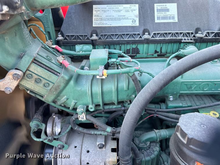 image for item LR9491 2019 Volvo VNL860 semi truck