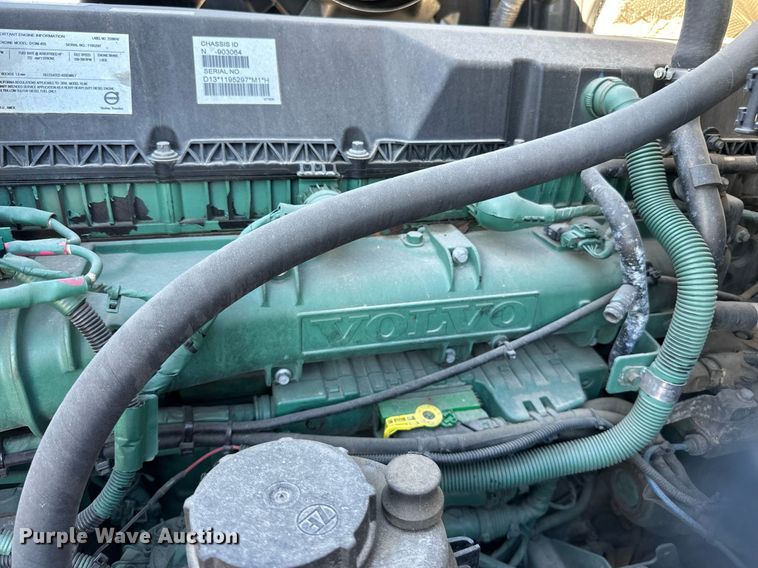 image for item LR9491 2019 Volvo VNL860 semi truck