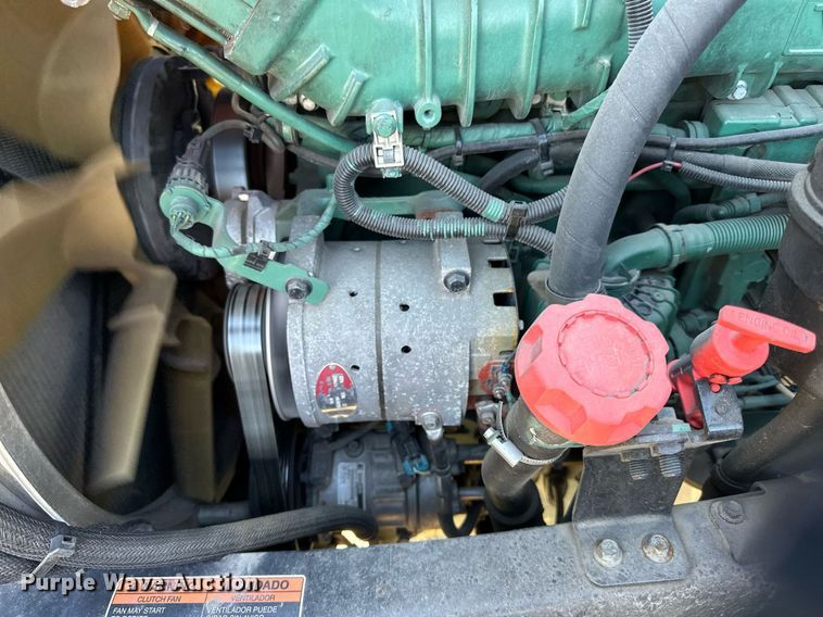 image for item LR9491 2019 Volvo VNL860 semi truck