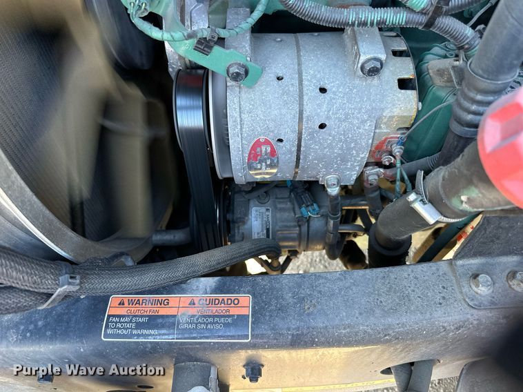 image for item LR9491 2019 Volvo VNL860 semi truck