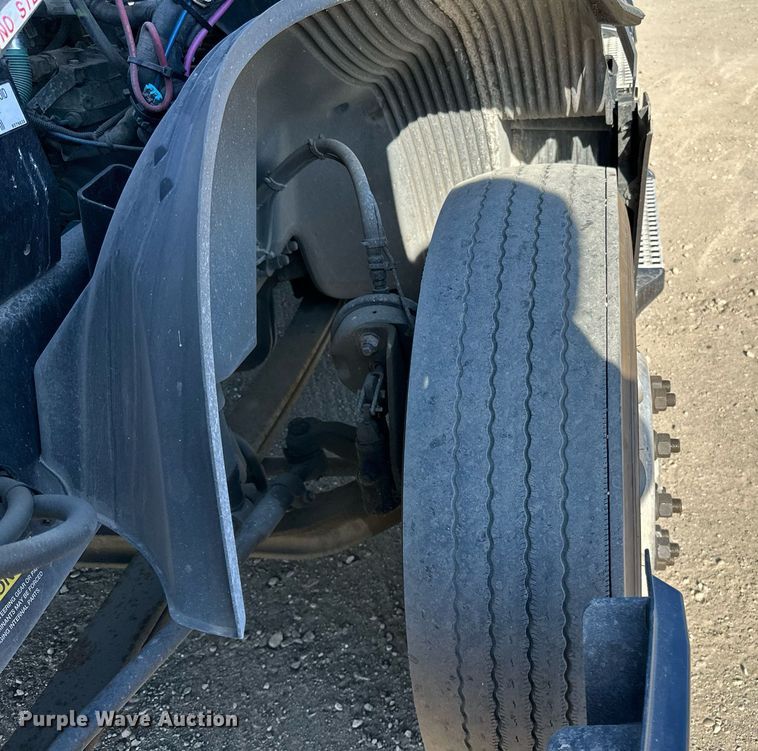 image for item LR9491 2019 Volvo VNL860 semi truck