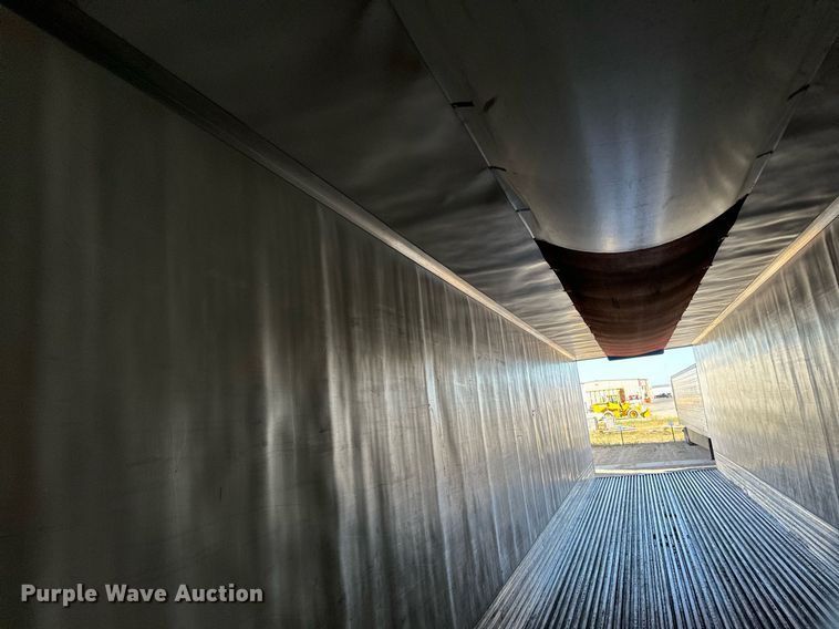 image for item LR9494 2016 Utility VS2RA refrigerated van trailer