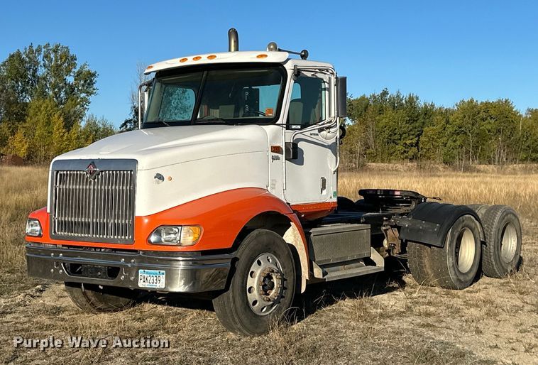 image for item LR9502 2010 International  9200i semi truck