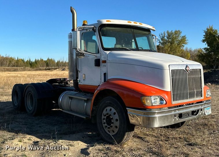 image for item LR9502 2010 International  9200i semi truck