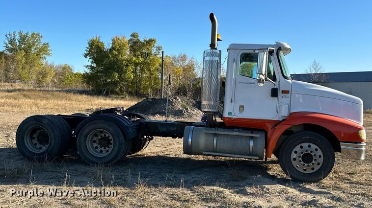 image for item LR9502 2010 International  9200i semi truck