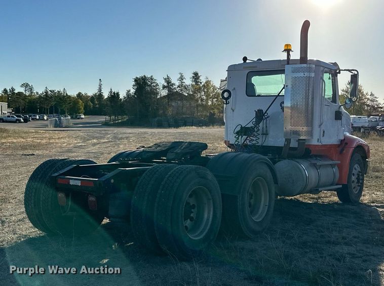 image for item LR9502 2010 International  9200i semi truck