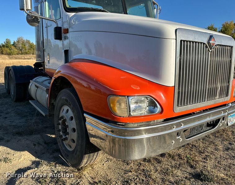 image for item LR9502 2010 International  9200i semi truck