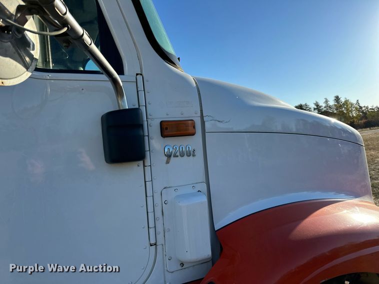 image for item LR9502 2010 International  9200i semi truck