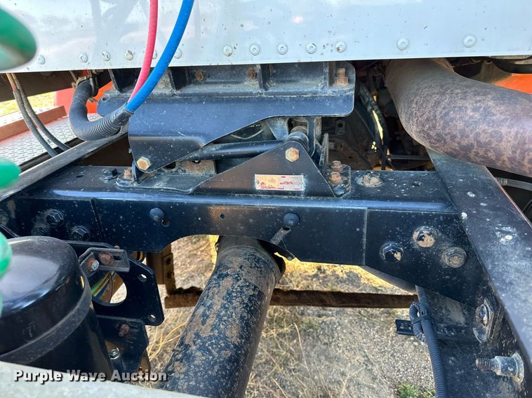 image for item LR9502 2010 International  9200i semi truck