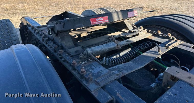 image for item LR9502 2010 International  9200i semi truck