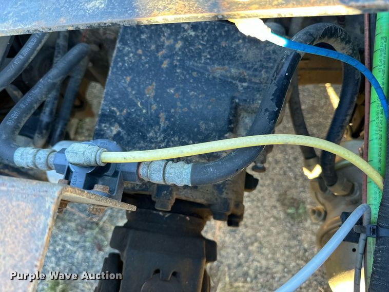 image for item LR9502 2010 International  9200i semi truck