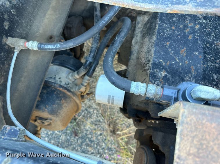 image for item LR9502 2010 International  9200i semi truck