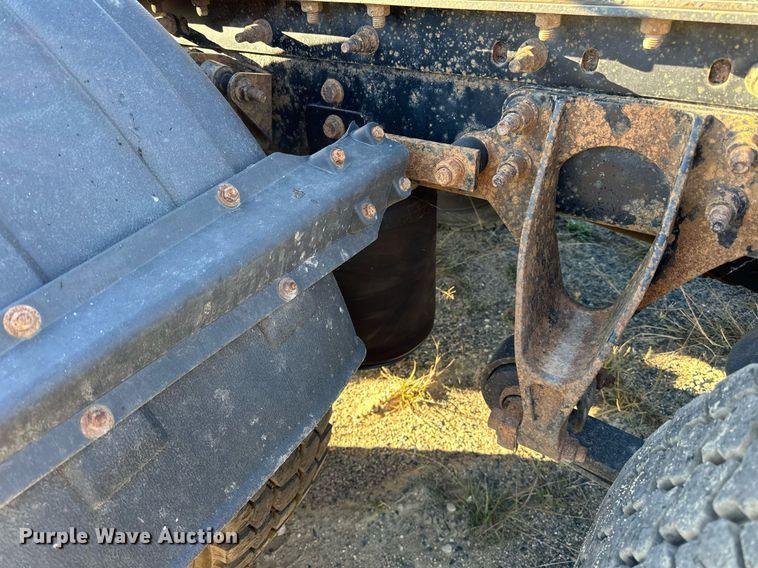 image for item LR9502 2010 International  9200i semi truck