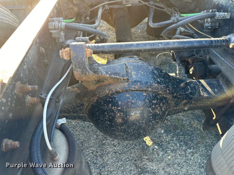 image for item LR9502 2010 International  9200i semi truck