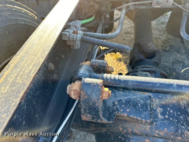 image for item LR9502 2010 International  9200i semi truck