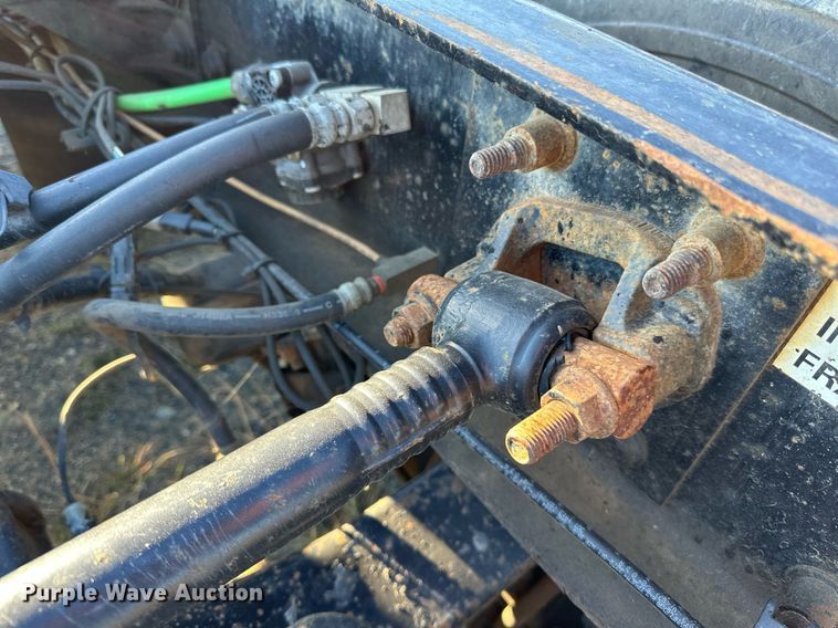 image for item LR9502 2010 International  9200i semi truck