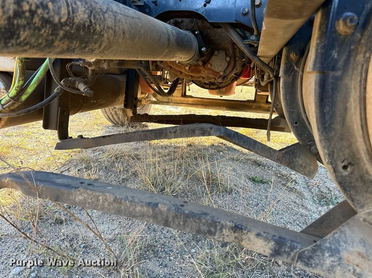 image for item LR9502 2010 International  9200i semi truck