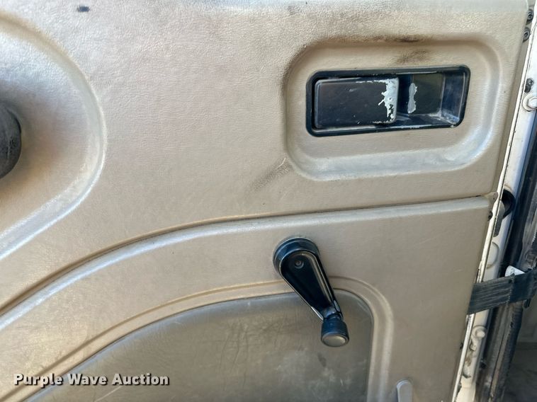 image for item LR9502 2010 International  9200i semi truck