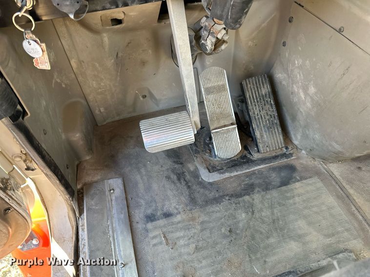 image for item LR9502 2010 International  9200i semi truck