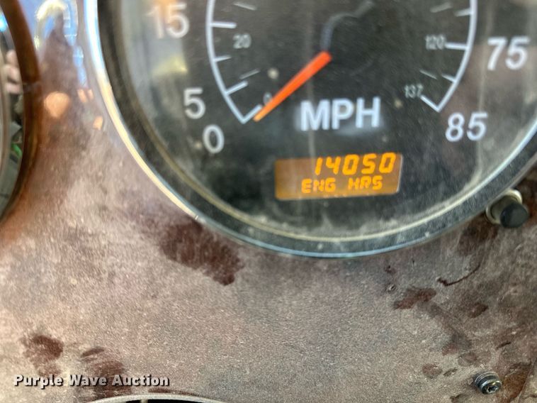 image for item LR9502 2010 International  9200i semi truck