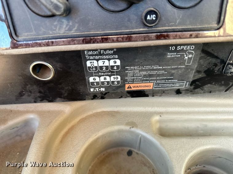 image for item LR9502 2010 International  9200i semi truck