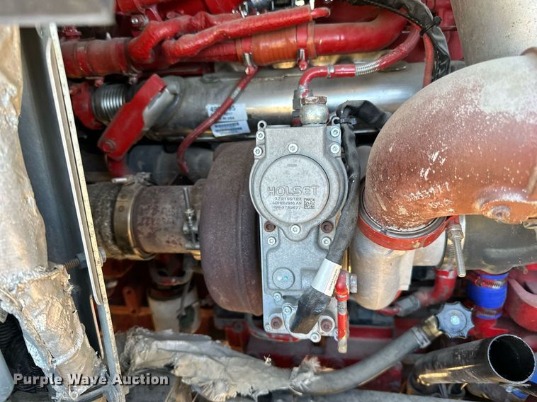 image for item LR9502 2010 International  9200i semi truck